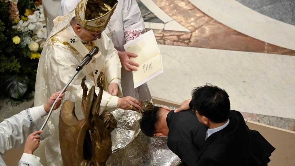 4 aprilie 2026: Vigilia pascală cu Leon al XIV-lea în bazilica San Pietro