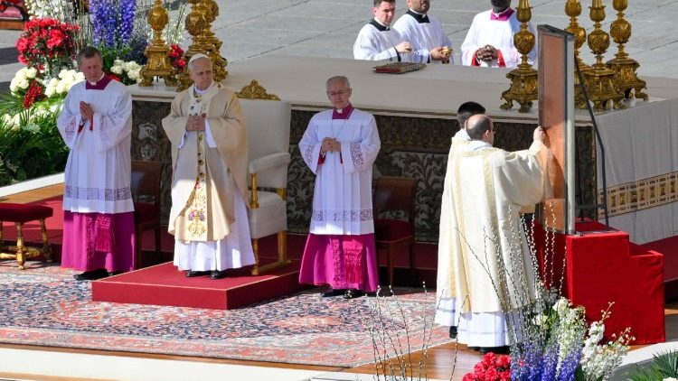 Niedziela Wielkanocna, Msza św. na Placu św. Piotra
