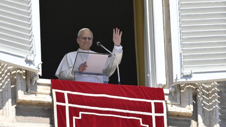 Папата на молитвата "Царице Небесна"