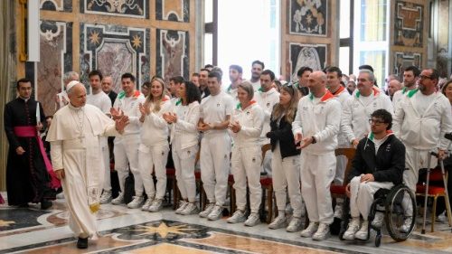 Papa aos atletas: em tempos de guerra, o esporte promove a l&oacute;gica do encontro