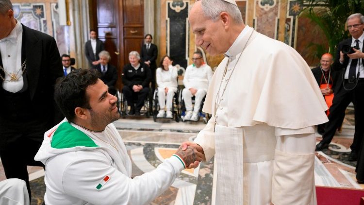 Папата с атлетите от Олимпийските и Параолимпийските зимни игри