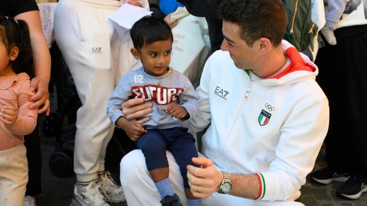 Foram 16 os atletas ol&iacute;mpicos e paral&iacute;mpicos italianos que visitaram o Dispens&aacute;rio Santa Marta