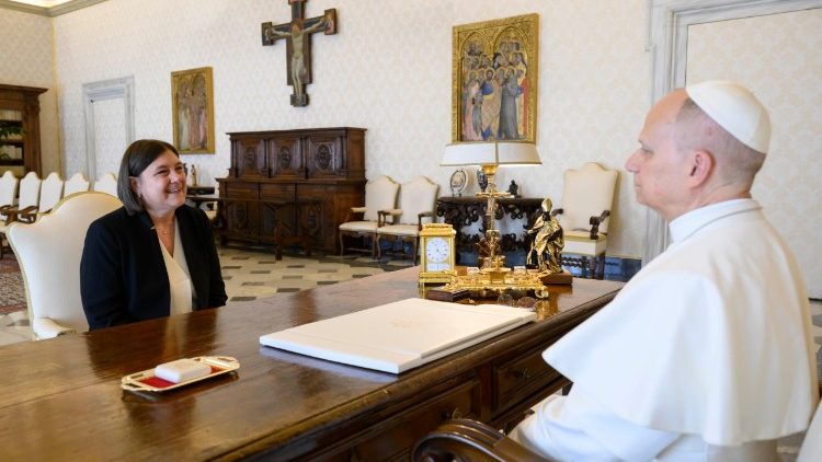 Il rettore dell'Università Cattolica del Sacro Cuore, Elena Beccalli, a colloquio con Leone XIV