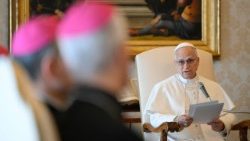 Il Papa con i membri del Sinodo della Chiesa di Baghdad dei Caldei