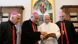 La Leon al XIV-lea, membrii Sinodului Episcopilor Bisericii de Bagdad a Caldeilor.