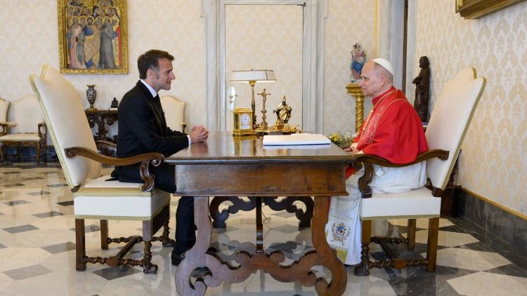 2026.04.10 La Leon XIV, președintele Republicii Franceze, Emmanuel Macron