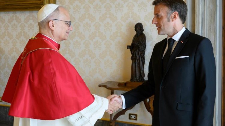 Leon XIV i Emmanuel Macron