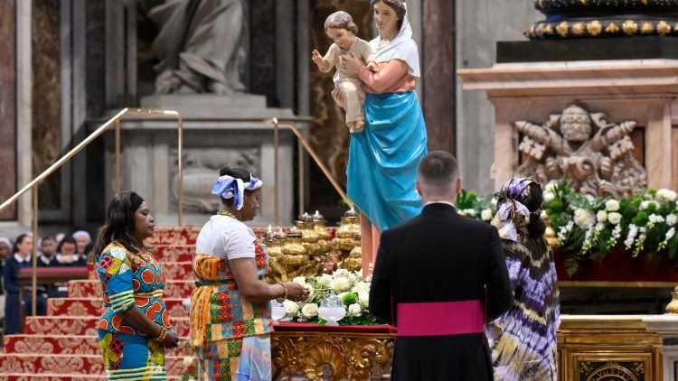 Watu wa mataifa kutoka mabara yote waliawasha taa kwa ajili ya amani