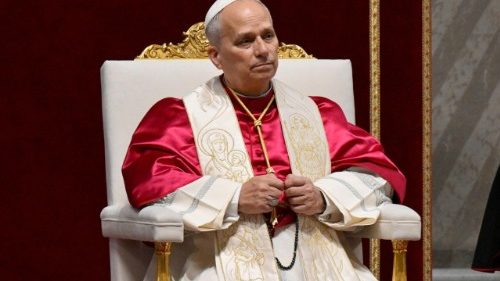 Papa: pela paz, basta com a loucura da guerra, da idolatria de si mesmo e do dinheiro