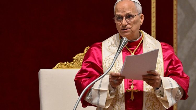 Đức Th&aacute;nh Cha chủ sự giờ Canh thức Cầu nguyện cho H&ograve;a b&igrave;nh