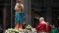 2026.04.11 Preghiera del Santo Rosario per invocare il dono della pace