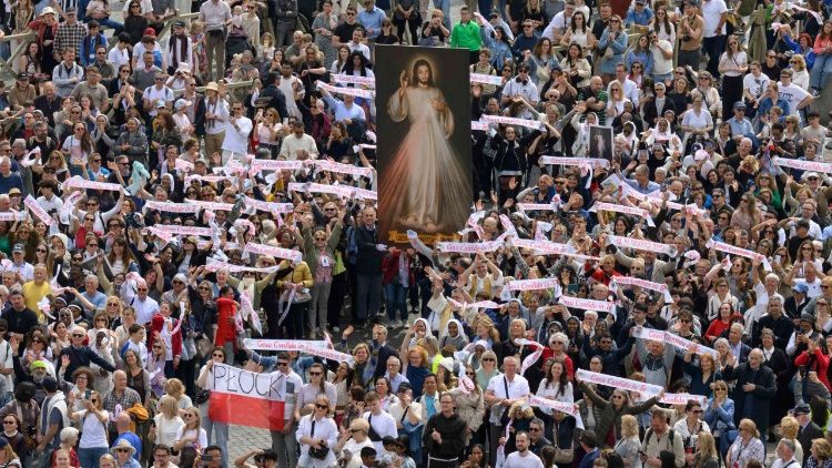 في كلمته بعد تلاوة صلاة "افرحي يا ملكة السماء" البابا يجدد نداءه من أجل وقف الحرب في أوكرانيا ولبنان والسودان