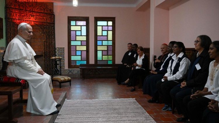 Leão XIV na Capela do Centro de Acolhimento e Amizade das Irmãs Missionárias  Agostinianas em Bab El Oed, Argel