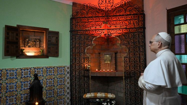 O momento de ora&ccedil;&atilde;o na capela