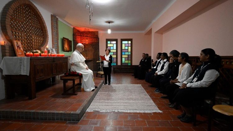 Le Pape et les sœurs missionnaires augustines