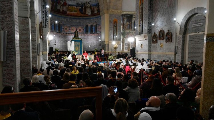Il Papa nella Basilica di Nostra Signora d'Africa
