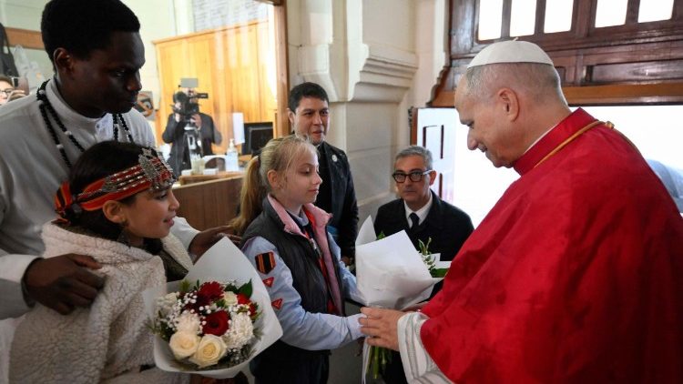 Đức Thánh Cha gặp gỡ cộng đoàn Algeria