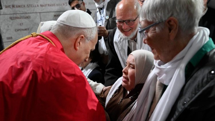 ርዕሠ ሊቃነ ጳጳሳት ሊዮ 14ኛ የአልጄሪያ ማኅበረሰብን ሲያገኙ