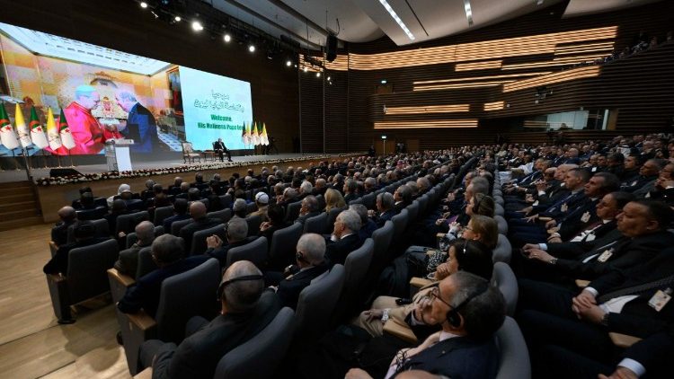 Папата пред гражданските власти в Алжир