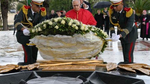 P&aacute;pež v Alž&iacute;rsku: Bud&uacute;cnosť patr&iacute; mužom a žen&aacute;m pokoja