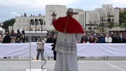 2026.04.13 Viaggio Apostolico in Algeria - Visita al Monumento dei martiri Maqam Echahid