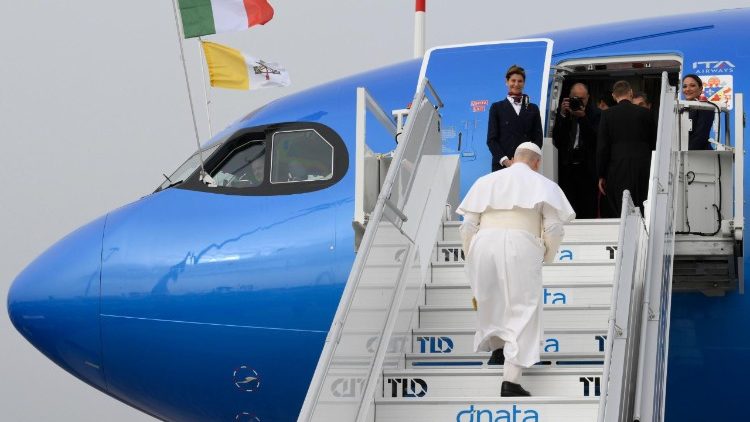 Đức Th&aacute;nh Cha bắt đầu viếng thăm 4 nước ch&acirc;u Phi
