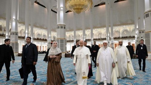 ĐTC Lêô XIV thăm Đại Đền thờ Hồi giáo Djamaa el Djazair, ngày 13.04.2026.