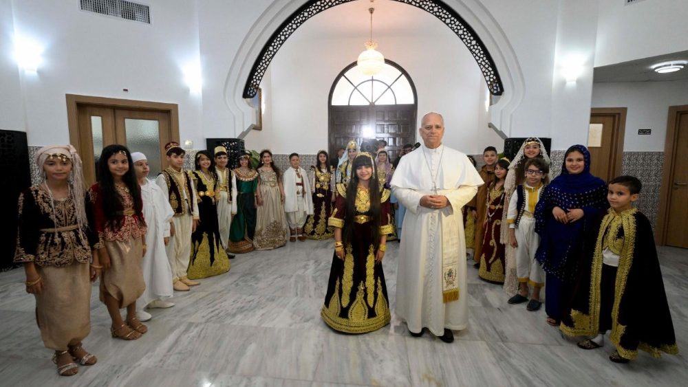 Il Papa all'arrivo ad Annaba