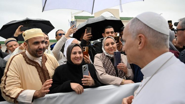 Đức Th&aacute;nh Cha tại phi trường Annaba