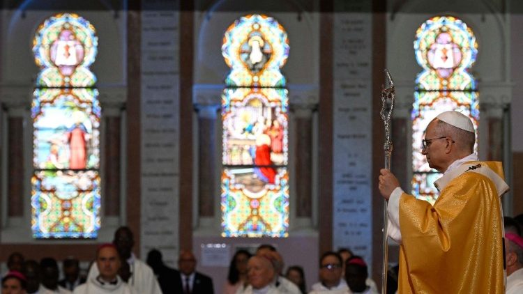 Die Glasfenster der Basilika