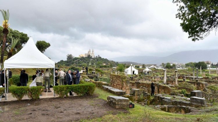 W dali widać wzg&oacute;rze Annaby i Bazylikę poświęconą św. Augustynowi