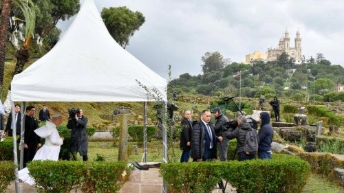 Sui passi di Agostino, Leone XIV in silenzio e in preghiera tra i resti di Ippona