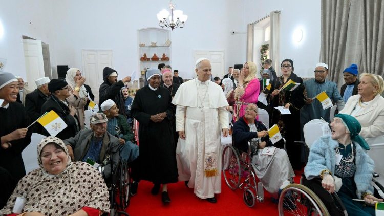 Leon XIV wśr&oacute;d podopiecznych domu opieki dla os&oacute;b starszych
