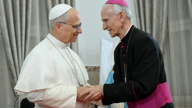 सेवानिवृत महाधर्माध्यक्ष पॉल डेसफार्जेस और संत पापा लियो 14वें