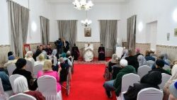 في إطار زيارته الرسولية إلى الجزائر البابا لاوُن الرابع عشر يزور دار رعاية المسنين التي تديرها الراهبات أخوات الفقراء الصغيرات في عنابة 