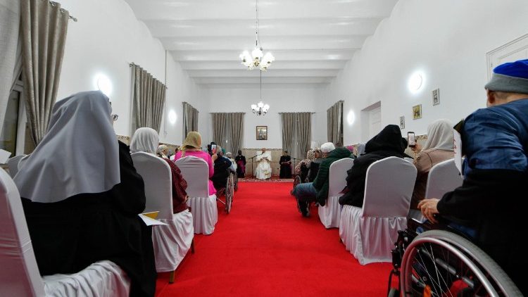 Il Papa nella Casa di accoglienza delle Piccole Sorelle dei poveri