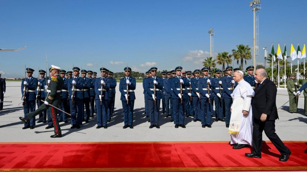 2026.04.15 Viaggio Apostolico in Algeria - Cerimonia di congedo allâ  Aeroporto internazionale di Algeri