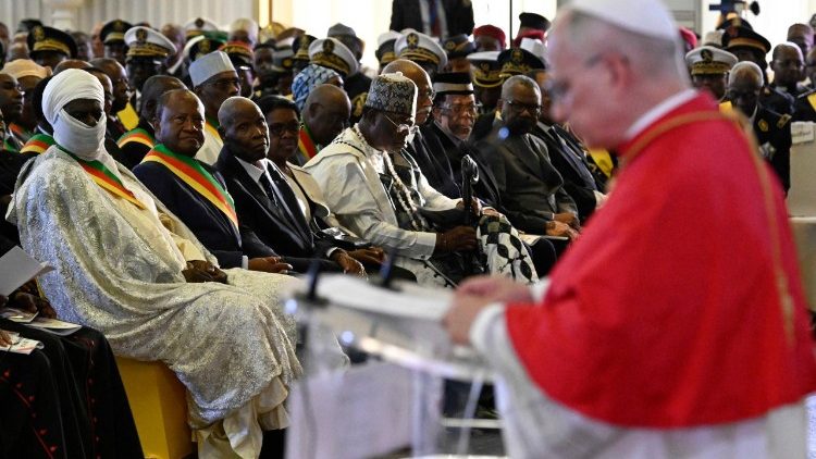 Papa akihutubia Taifa la Cameroon