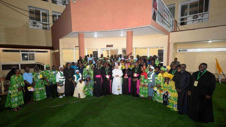 Před s&iacute;dlem Kamerunsk&eacute; biskupsk&eacute; konference