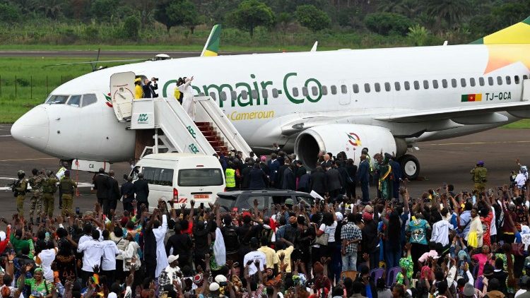 Loučen&iacute; na letišti v Bamendě, 16. 4. 2026