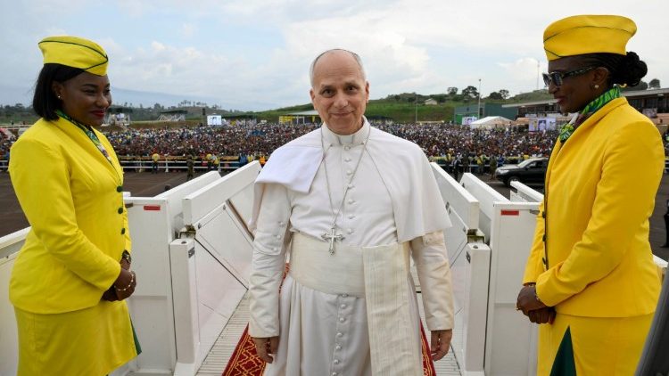 O Papa deixando Bamenda depois da missa