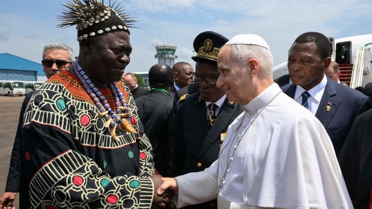 Přiv&iacute;t&aacute;n&iacute; na letišti v Bamendě, 16. 4. 2026