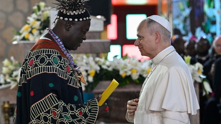 Papst Leo mit dem K&ouml;nig des Mankon-Volkes, Fru Asaah Angwafor IV.