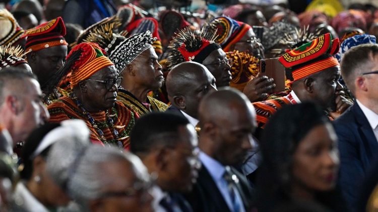 Rencontre pour la paix avec la communaut&eacute; de Bamenda, en pr&eacute;sence du Pape.