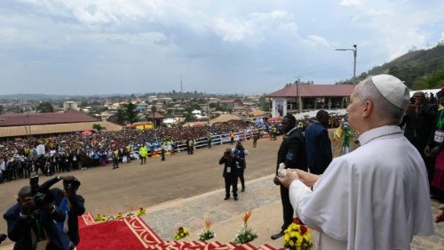 Pope in Bamenda: ‘Woe to those who manipulate religion for military or political gain’