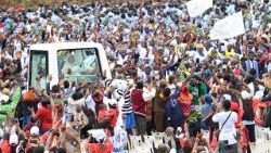 2026.04.16 Viaggio Apostolico in Camerun - Santa Messa allâ  Aeroporto di Bamenda
