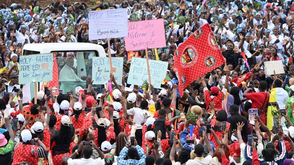 Mše na letišti v Bamendě, 16. 4. 2026