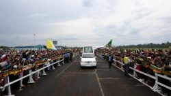 2026.04.16 Viaggio Apostolico in Camerun - Santa Messa allâ  Aeroporto di Bamenda