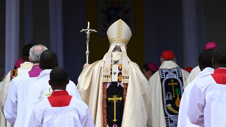 Liturgick&yacute; průvod při mši svat&eacute; v Bamendě, v severn&iacute;m Kamerunu, 16. dubna 2026