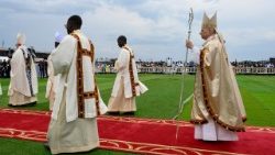 2026.04.16 Viaggio Apostolico in Camerun - Santa Messa allâ  Aeroporto di Bamenda